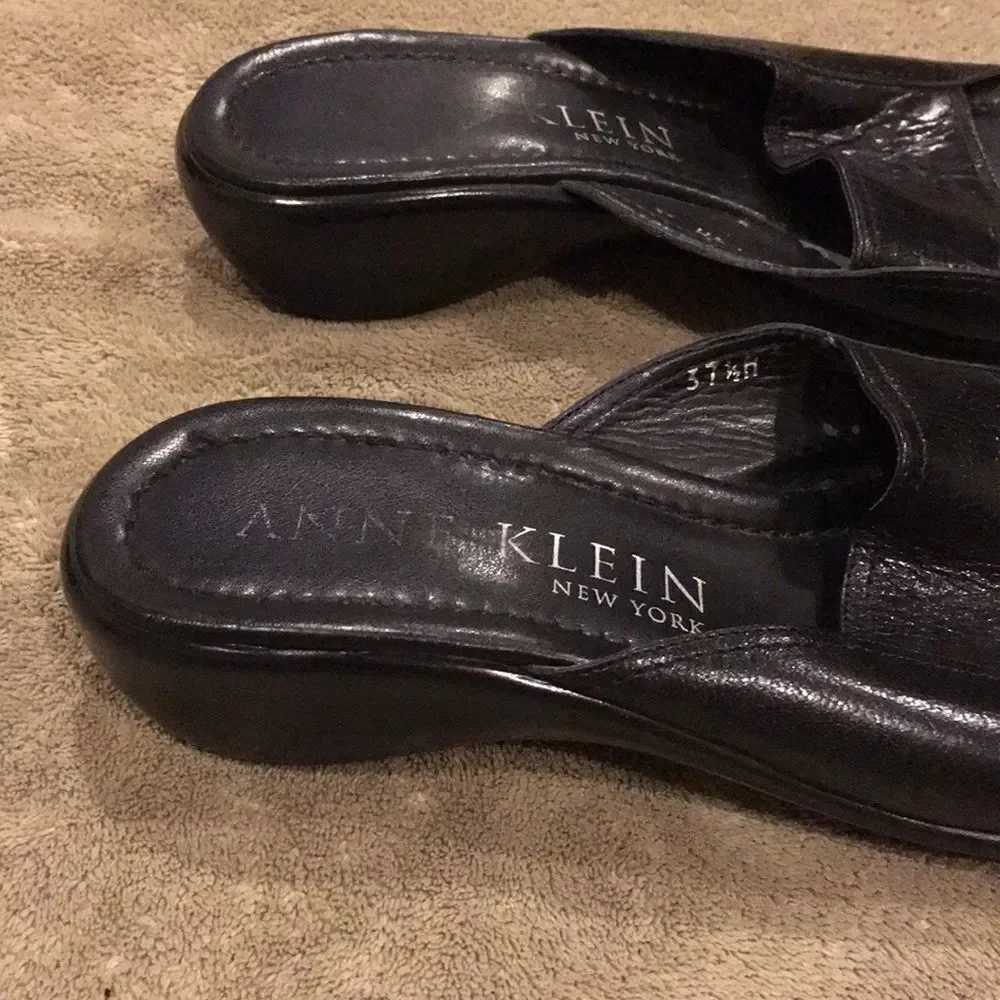 Anne Klein’s Black Leather Slip On Sandals